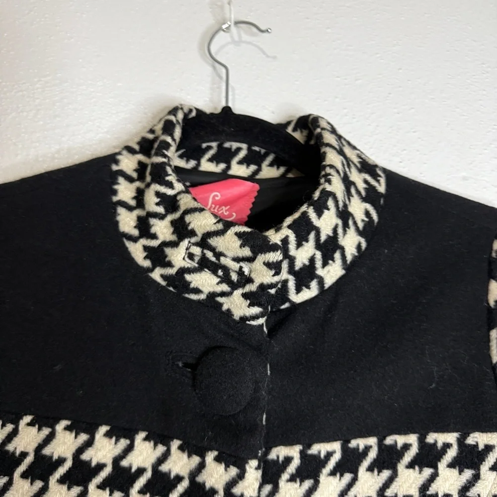 Lux Stylish Black & Cream Houndstooth Winter Coat. Sz S.